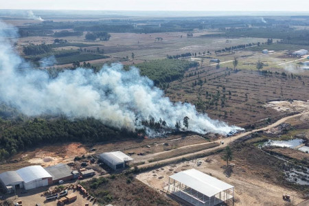 Incendio en el parque industrial de Mocoretá demandó cuatro dotaciones de bomberos